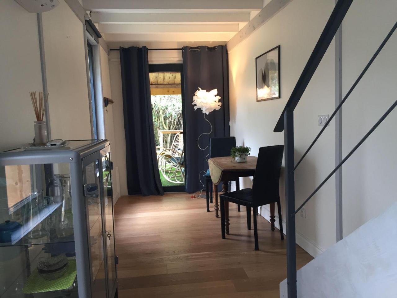 Chambre D'Hotes "Le Village" Villenouvelle Exterior photo